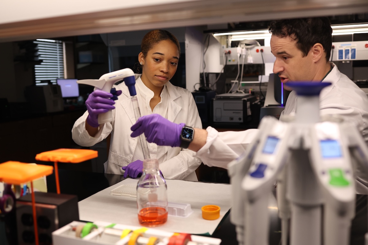 A Baylor student conducts research in a lab with Baylor professor.