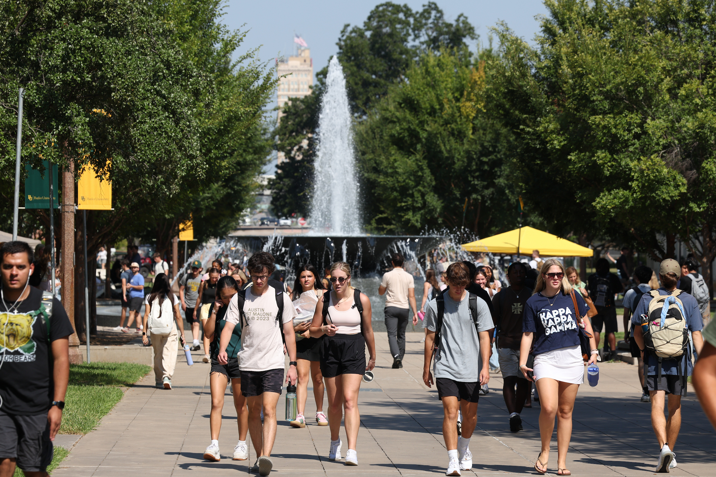 Students walking on Baylor campus